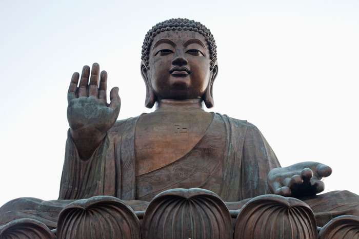 10 жестов Будды: Как правильно разместить фигурки в интерьере, чтобы в дом пришло счастье и достаток