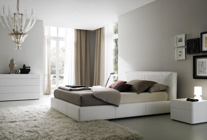 Белый цвет в интерьере спальни помогает рассудку освободиться от негативных мыслей и создать чувство умиротворения