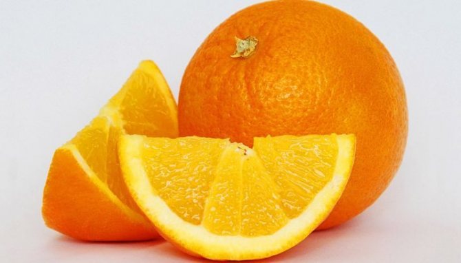 A pregnant woman gives an orange for conception