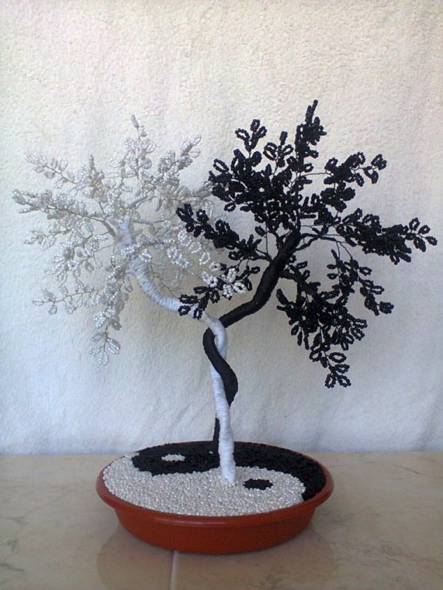 Дерево Инь-Янь из бисера может стать хорошим подарком