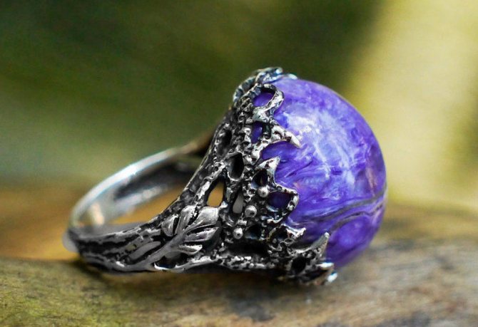 Ring with charoite