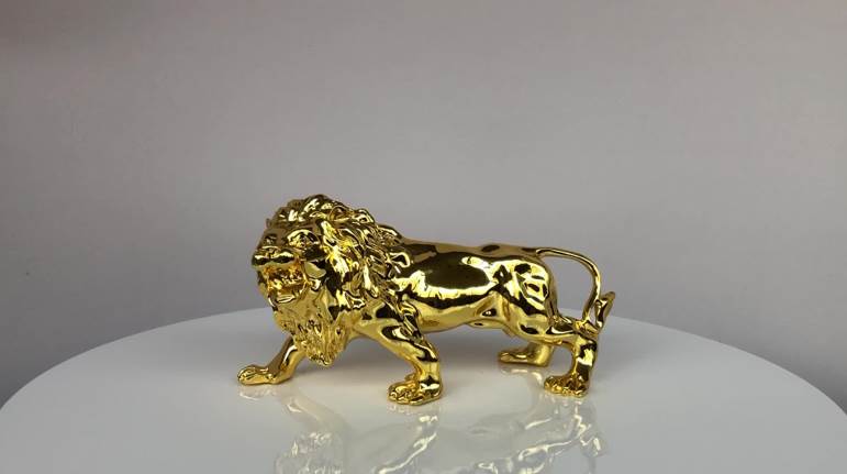 лев из золота