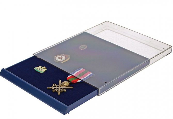 Plastic cassette for orders and medals