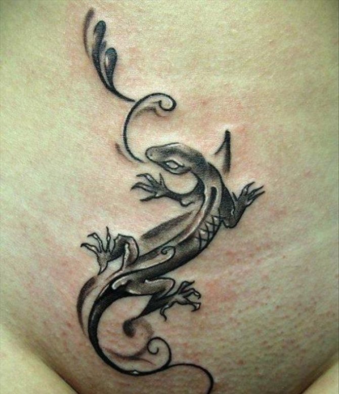 A lizard tattoo on the pubic area symbolizes sexuality and femininity.