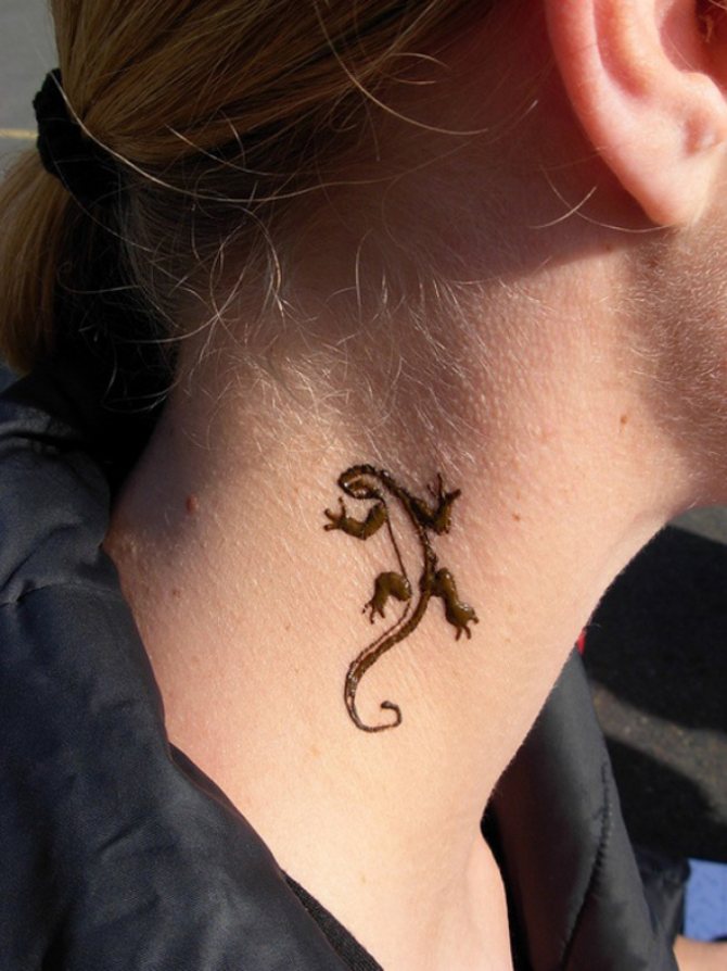 A lizard tattoo on the neck indicates a warlike character.